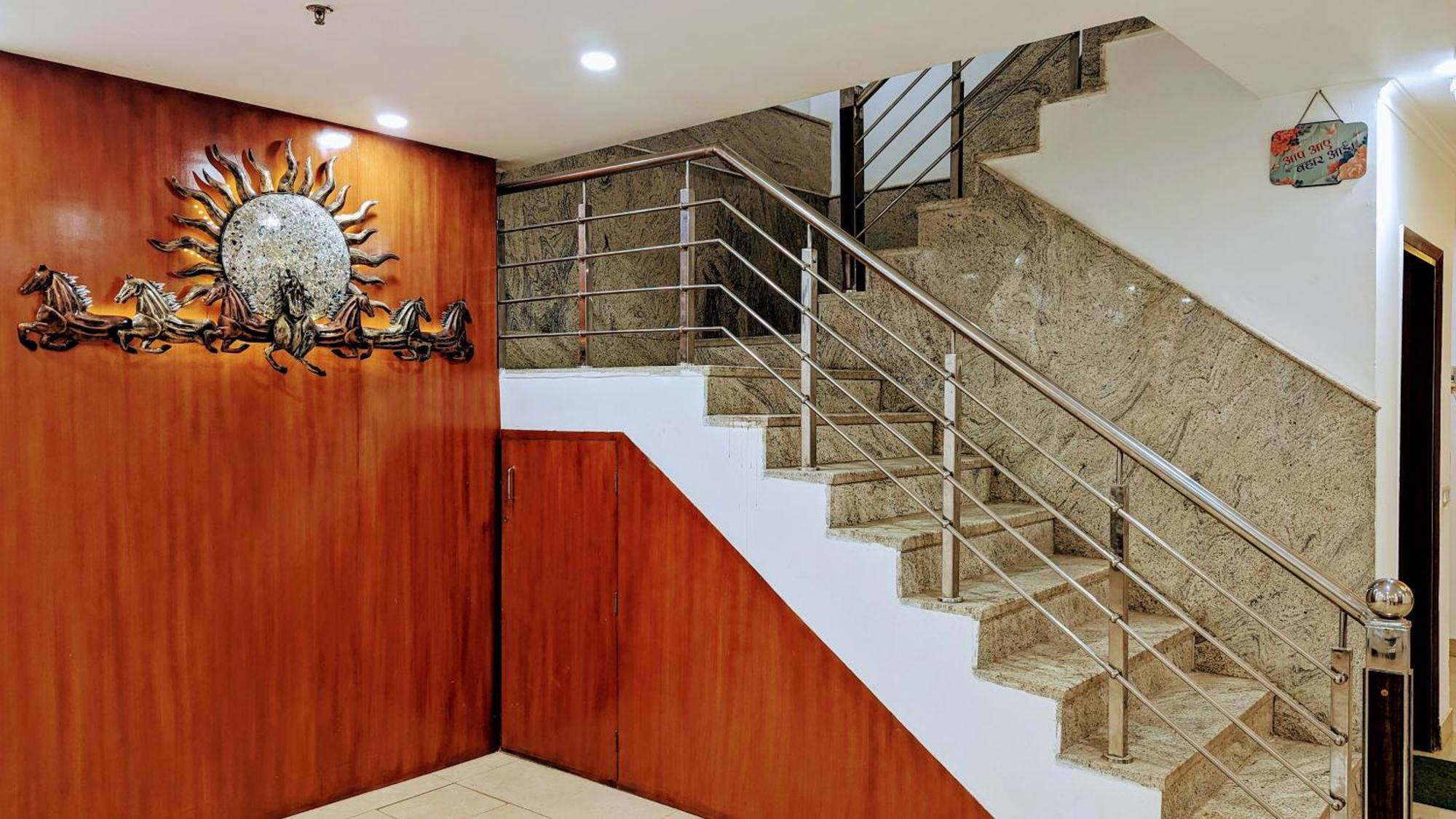 Hotel Moon Taj Near Yashobhoomi Convention Centre Delhi  Exterior foto
