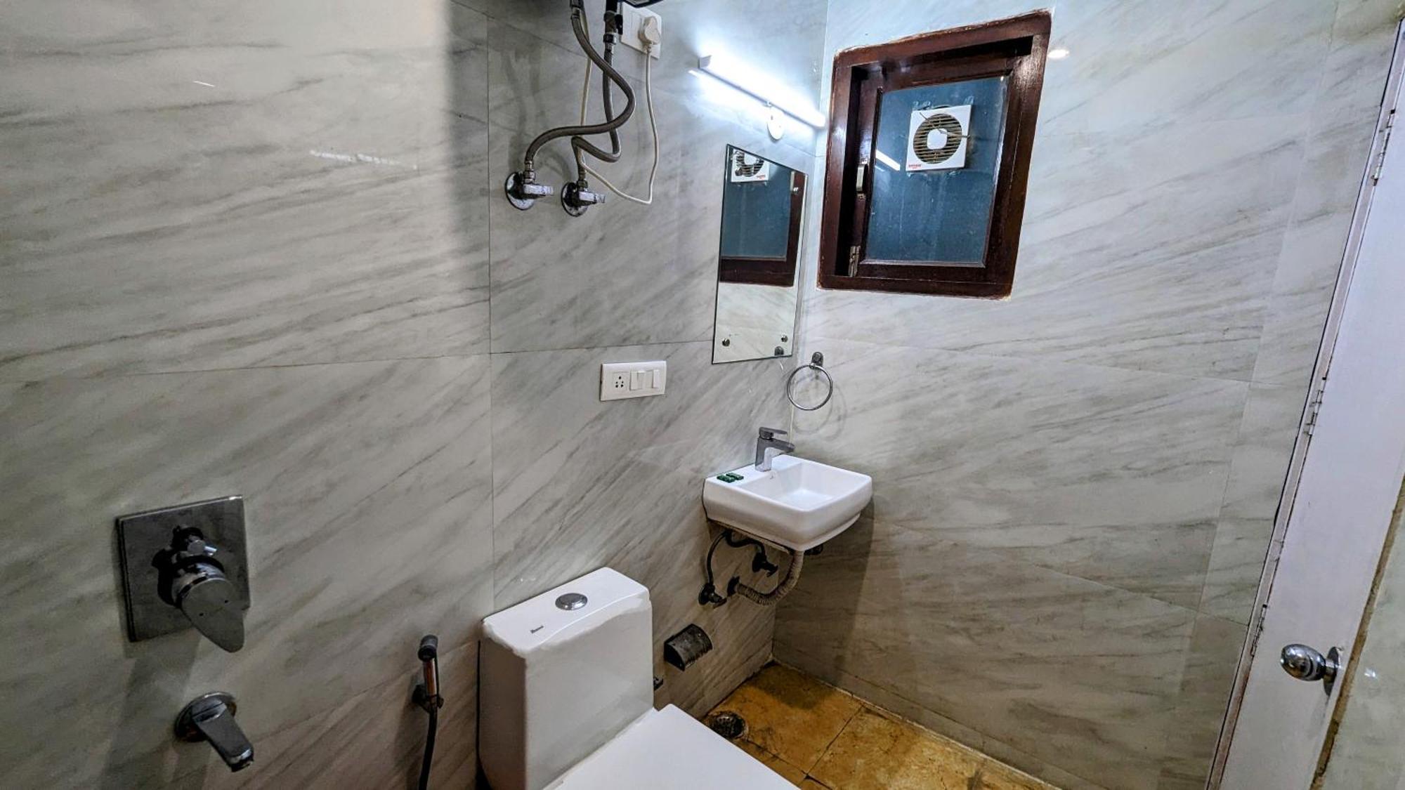 Hotel Moon Taj Near Yashobhoomi Convention Centre Delhi  Exterior foto