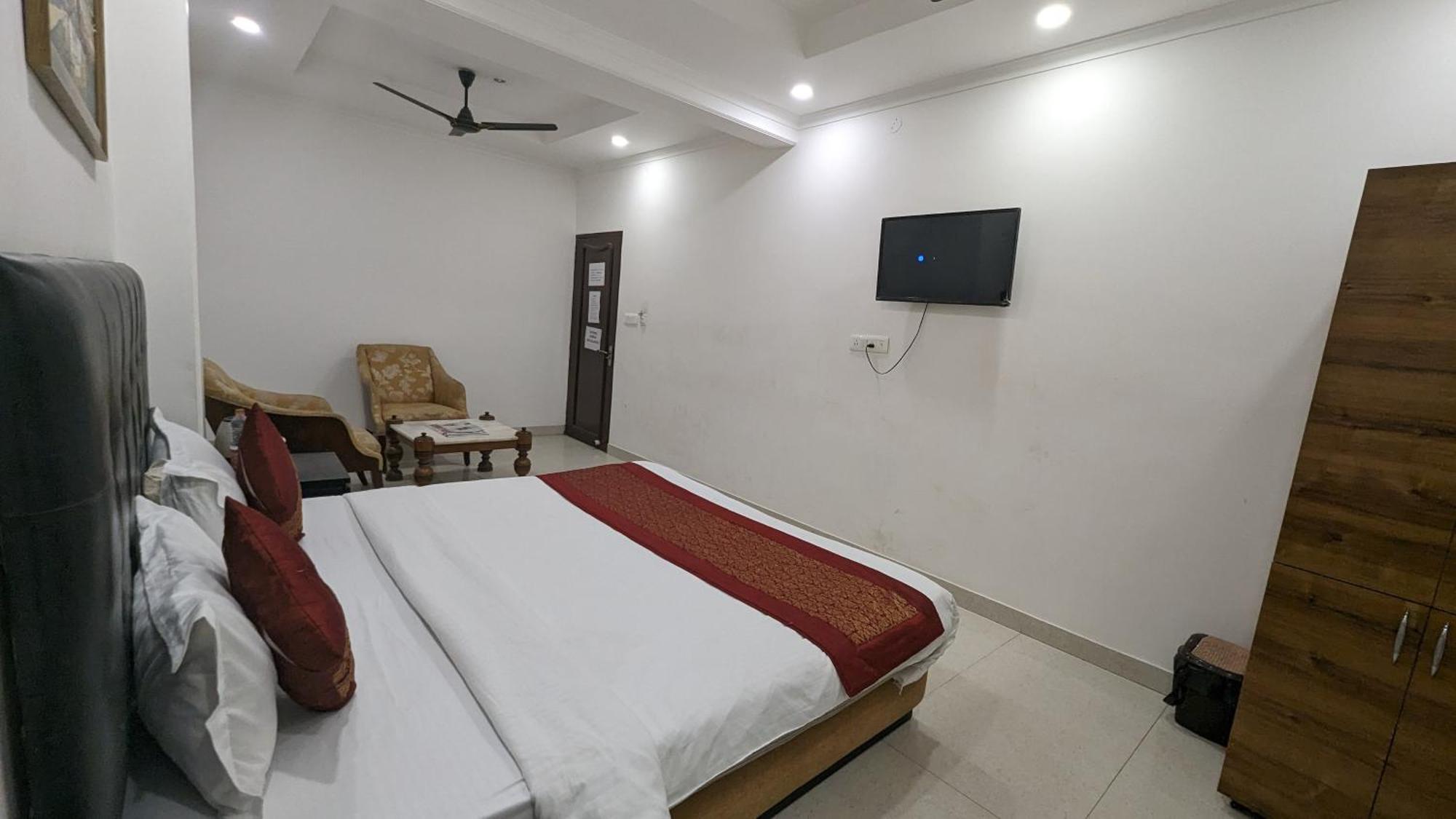 Hotel Moon Taj Near Yashobhoomi Convention Centre Delhi  Exterior foto