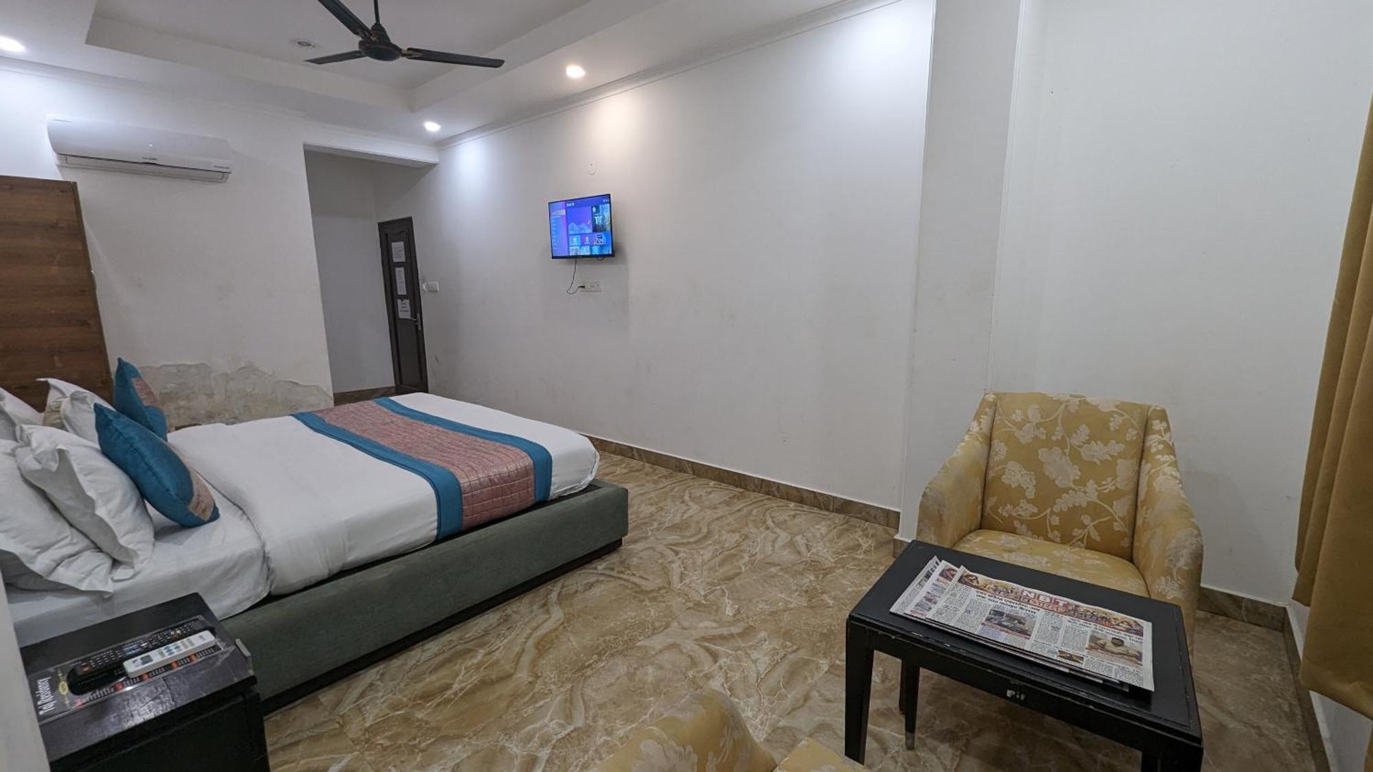 Hotel Moon Taj Near Yashobhoomi Convention Centre Delhi  Exterior foto