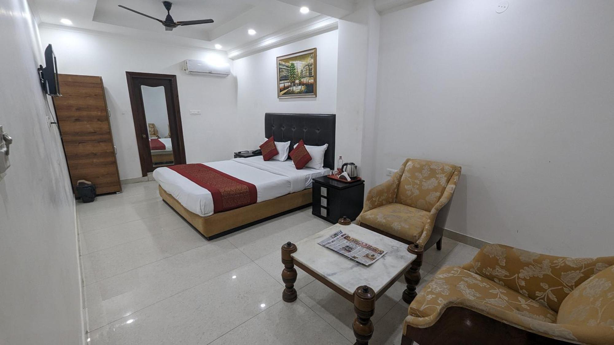 Hotel Moon Taj Near Yashobhoomi Convention Centre Delhi  Exterior foto