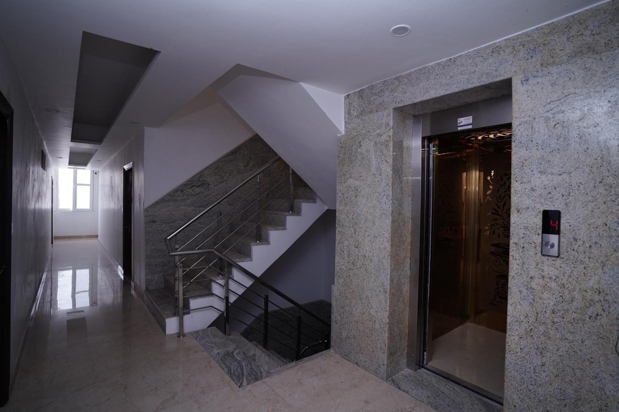 Hotel Moon Taj Near Yashobhoomi Convention Centre Delhi  Exterior foto